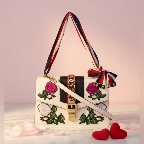 Gucci Handbags - Gucci Sylvie Medium Floral Shoulder Bag - Luxury Valentine's Gift 🎁 ❤️